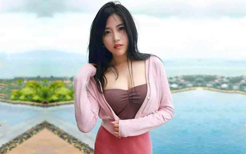 美乳翘臀性感美女惨遭大屌内射